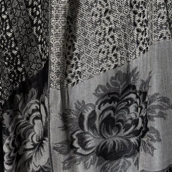 Collection Eighteen Scarf Black White Flower Warm Large Scarf - Picture 5 of 12